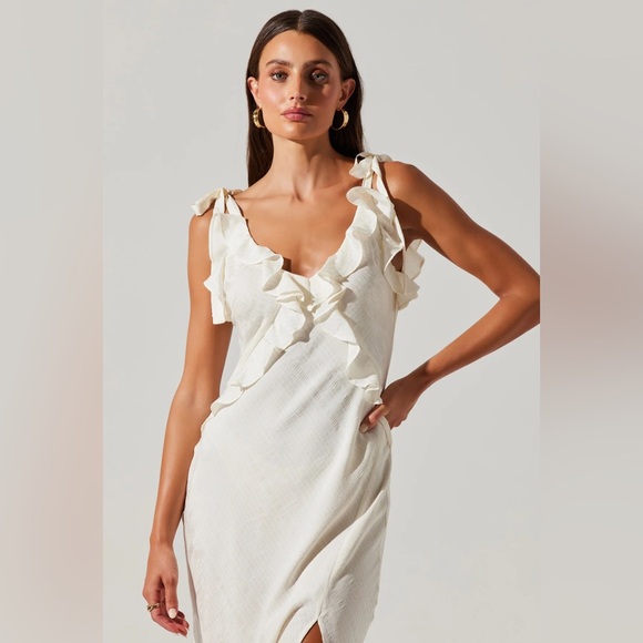 NWT ASTR The Label Sorbae Ruffle Maxi Dress - Picture 3 of 4